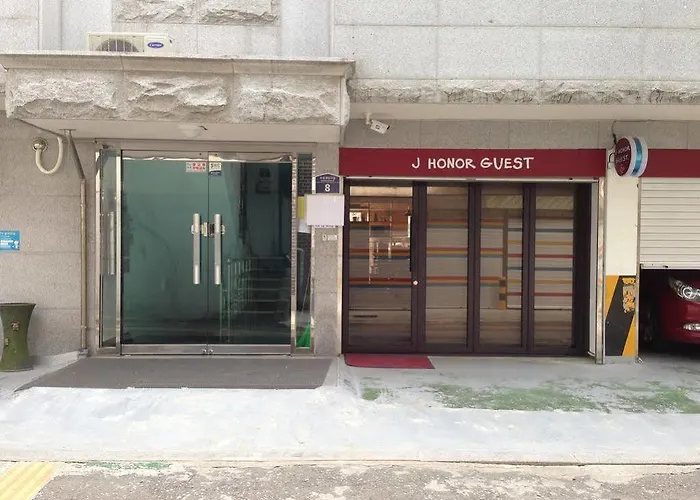 J-Honor Guesthouse